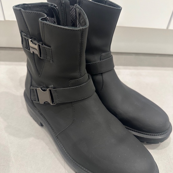 Aquatalia Women's Lillie Weatherproof Matte Leather Moto Booties - Size 8 - Picture 3 of 12